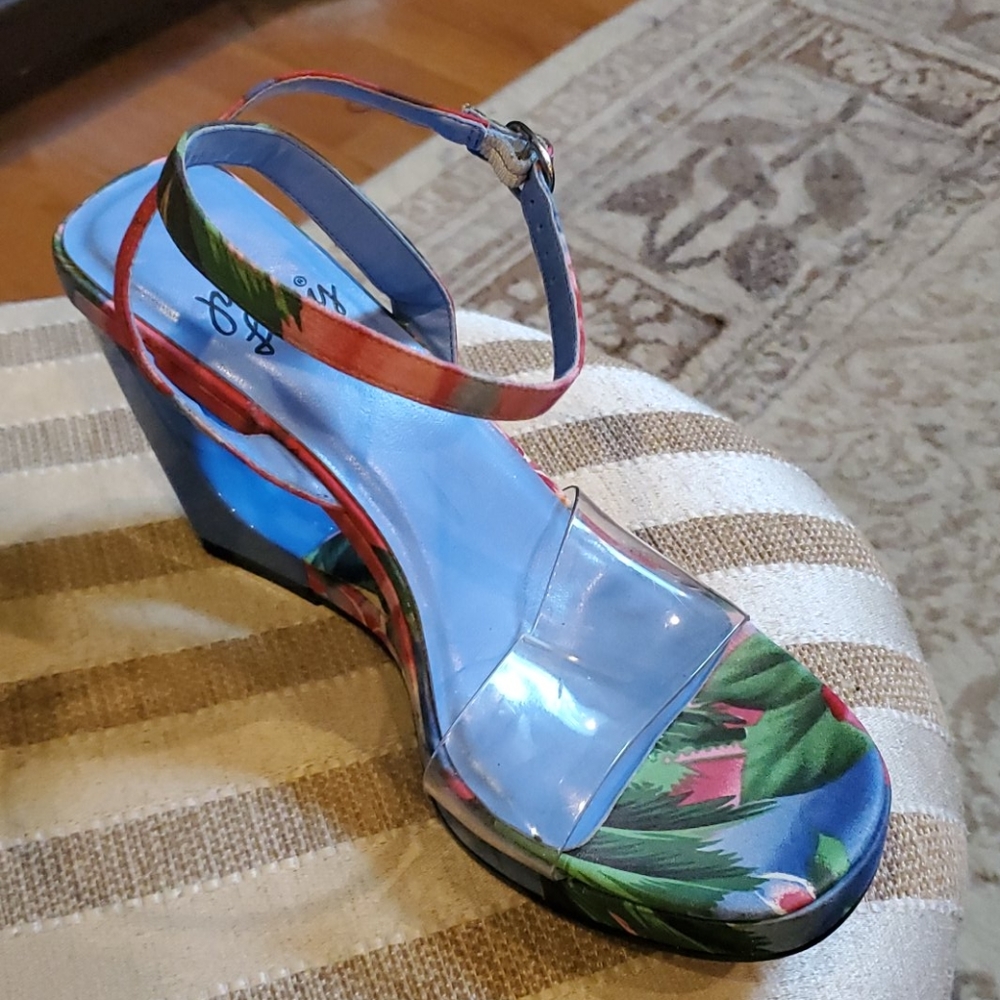 Floral wedges